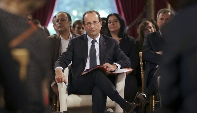 Ο François Hollande ρίχνει την Γαλλία στα βράχια