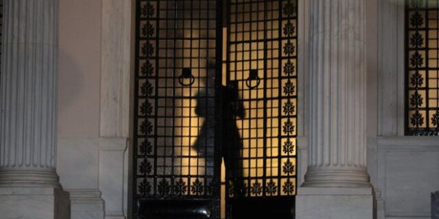 Μετά τον ΕΝΦΙΑ, ραντεβού στο Παρίσι για πέντε υπουργούς