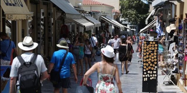 Deutsche Welle: Η Ελλάδα ελπίζει σε ανάπτυξη της οικονομίας
