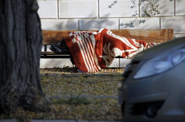 Ξεκινάει το πρόγραμμα “Στέγαση και Επανένταξη” για 800 αστέγους
