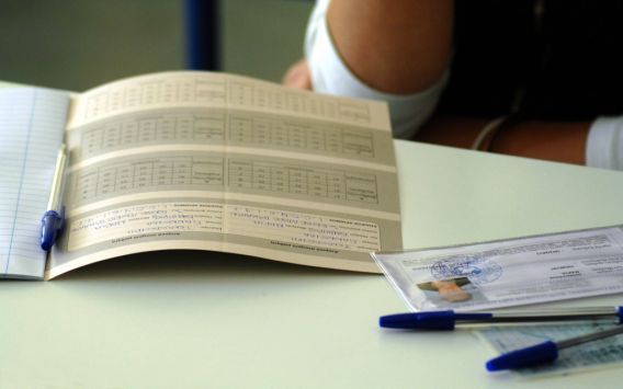 Απίστευτο: Έδωσε λευκή κόλλα και πέρασε σε ΑΕΙ