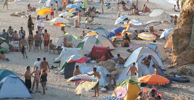 ΕΛΣΤΑΤ: Αύξηση 10,4% στις αφίξεις τουριστών στην Ελλάδα το 2013