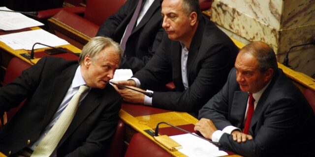 Οι προσκλήσεις στον Καρατζαφέρη και η προεδρολογία, εκνευρίζουν τους καραμανλικούς