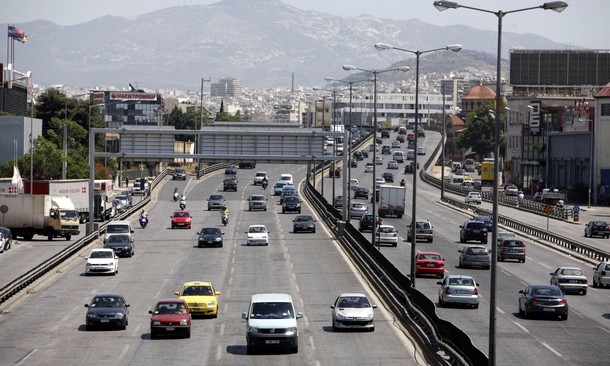 Επιστρέφονται άδειες και πινακίδες ενόψει Δεκαπενταύγουστου. Ποιες περιπτώσεις εξαιρούνται