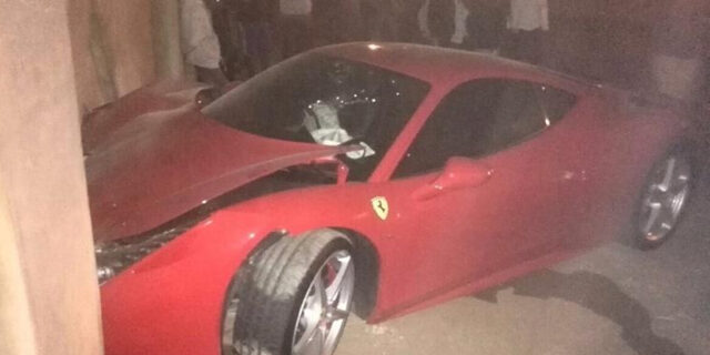 «Κόλλησε» … σε τοίχο την Ferrari 458 Italia μετά από καυγά με τη φίλη του!