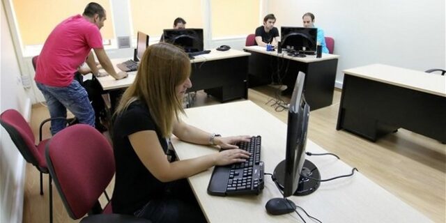 Οι αλήθειες και τα ψέματα για τους μισθούς στην Ελλάδα