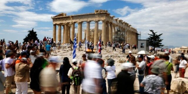 Πτώχευσε μεγάλο τουριστικό πρακτορείο: “Όμηροι” στην Ελλάδα χιλιάδες Ρώσοι τουρίστες