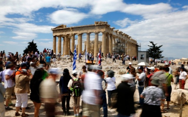 Πτώχευσε μεγάλο τουριστικό πρακτορείο: “Όμηροι” στην Ελλάδα χιλιάδες Ρώσοι τουρίστες