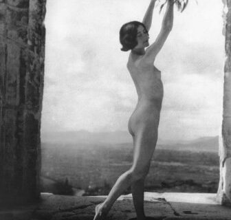 Μηχανή του Χρόνου: Οι γυμνές καλλιτεχνικές φωτογραφίες στην Ακρόπολη, που προκάλεσαν σκάνδαλο