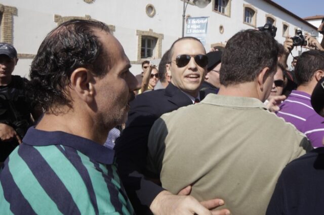 Ορκίστηκε το νέο ΔΣ της Αθήνας. Απαγορεύτηκε η είσοδος στον Ηλία Παναγιώταρο. Συγκέντρωση μελών Χρυσής Αυγής