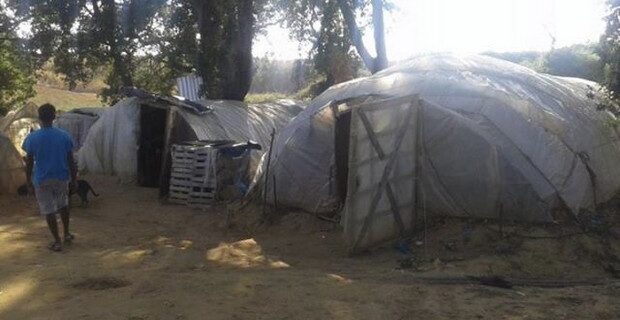 Επίσκεψη αλληλεγγύης και στήριξης στους μετανάστες στη Μανωλάδα από την Κίνηση Υπεράσπισης Δικαιωμάτων και Προσφύγων Πάτρας