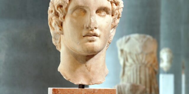 Μηχανή του Χρόνου: Ο Μ. Αλέξανδρος της Ακρόπολης. Το περίφημο γλυπτό μετά την επίσκεψή του στην Αθήνα