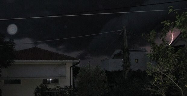Βροχή… κεραυνών και μικροπροβλήματα από το καλοκαιρινό μπουρίνι στην Ξάνθη