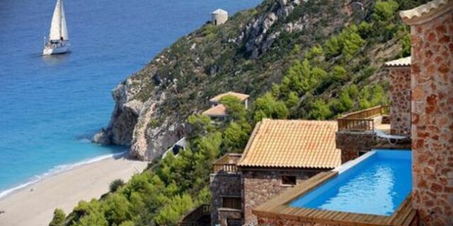 Το μεγάλο κόλπο με τις βίλες της φοροδιαφυγής