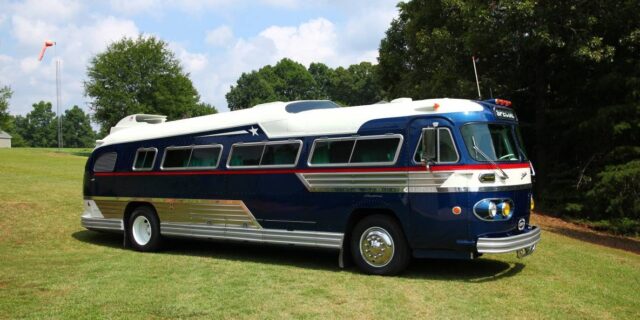 Το πανέμορφο Flxible Starliner του 1957 πωλείται έναντι 175.000 ευρώ