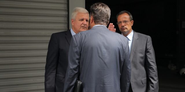 Συνάντηση Χαρδούβελη με αντιπροσωπεία ΠΑΣΟΚ για ΕΝΦΙΑ: Οριστικά 6 οι δόσεις