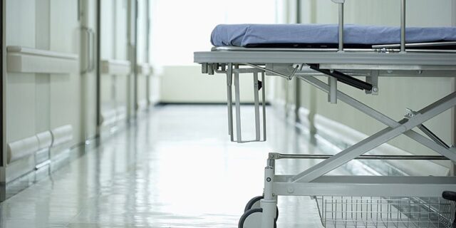 Κρήτη: Καταγγέλλει ότι κακοποίησαν το γιο της σε ψυχιατρική κλινική