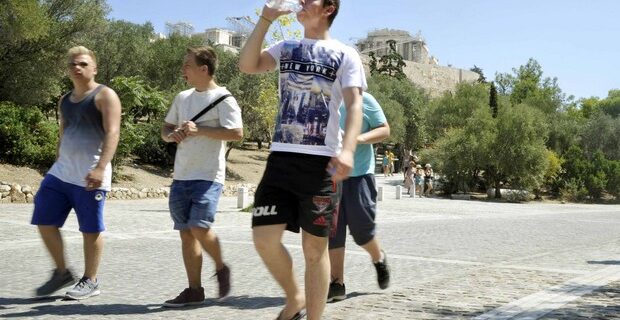 Συνεχίστηκε η εντυπωσιακή αύξηση του αριθμού των τουριστών στην Ελλάδα και τον Αύγουστο