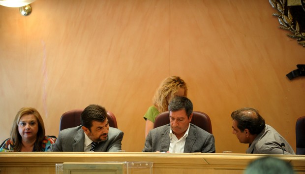 Η πρεμιέρα των δημοτικών συμβουλίων της χώρας