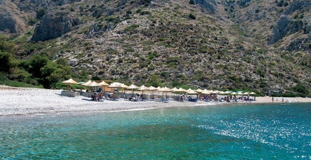 Η γαλάζια σημαία έφυγε από 38 ελληνικές ακτές