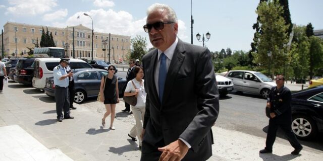 Μήνυμα Αβραμόπουλου από τις Βρυξέλλες: “Καλούμαστε να ανοίξουμε την πόρτα προς τη Νέα Ελλάδα”