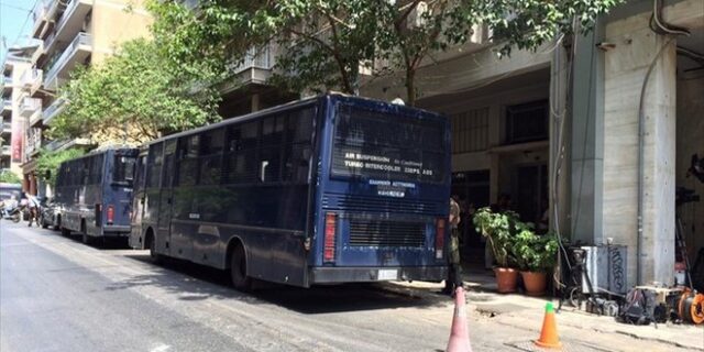 Κάτοικοι Εξαρχείων: Διμοιρία επιτέθηκε σε κατοίκους επειδή διαμαρτυρήθηκαν για ηχορύπανση της Κλούβας