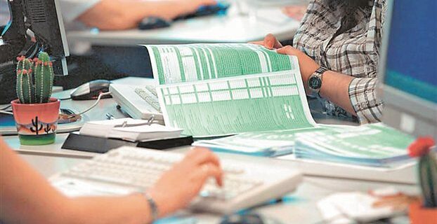Καλά… Χριστούγεννα για τις επιστροφές φόρων: Εμπλοκή στα εκκαθαριστικά φόρου εισοδήματος