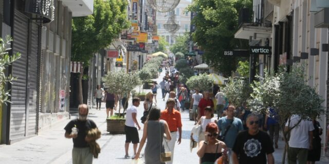 Οι Έλληνες στα όριά τους: Περισσότεροι από τους μισούς δεν μπορούν να ανταποκριθούν στις υποχρεώσεις τους