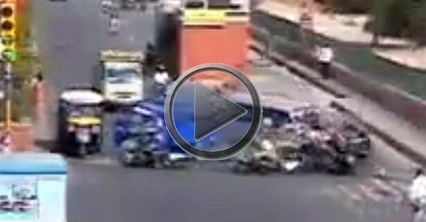 Τρελό βίντεο: H οδήγηση στην Ινδία είναι το πιο επικίνδυνο extreme sport