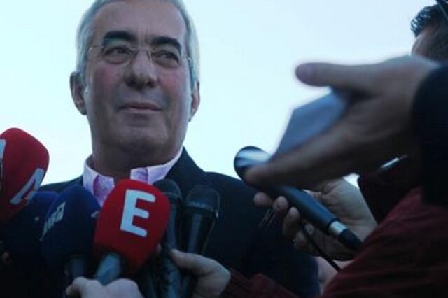 Μ. Καραμολέγκος: “Υιοθέτησε” τη γυναίκα και το παιδί του απαγωγέα του