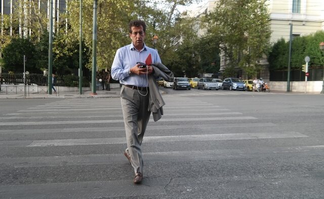 Βγαίνουν τα μαχαίρια στη συγκυβέρνηση. ΠΑΣΟΚ σε Σαμαρά: Ας σεβόμαστε τις έννοιες και την ιστορία