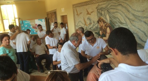 Κύπρος: Ξύρισαν τα κεφάλια τους για να στηρίξουν τον συμμαθητή τους