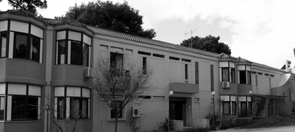 Νεκρός νοσηλευτής μετά από καβγά τροφίμων σε ξενώνα στην Παλλήνη. Έκτακτη παρέμβαση Βορίδη