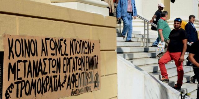 “Ματωμένες φράουλες” της Μανωλάδας: Στο αρχείο η μήνυση 120 αλλοδαπών εναντίον του ιδιοκτήτη