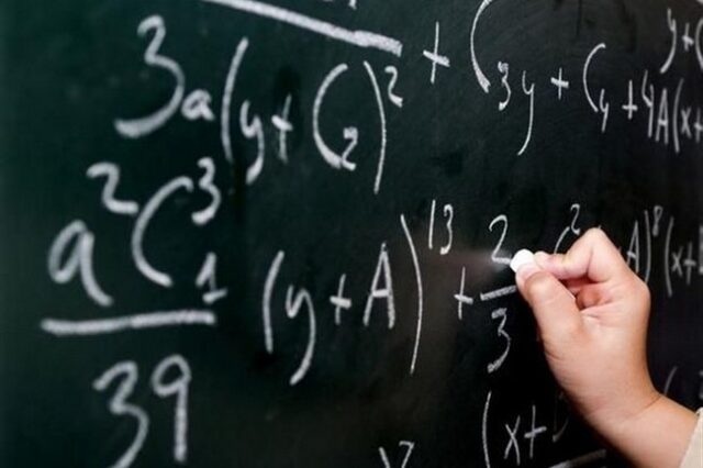 Πτυχιούχοι πληροφορικής θα διδάσκουν μαθηματικά. “Υποβαθμίζεται το μάθημα”, υποστηρίζει η ΕΜΕ