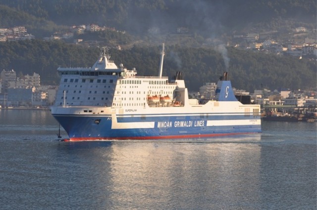 Πήρε κλίση το “Europalink” μέσα στο λιμάνι της Κέρκυρας