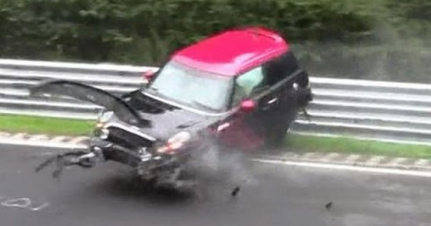 ΒΙΝΤΕΟ. Το τρακάρισμα ενός Mini στην πίστα του Νίρμπουργκρινγκ