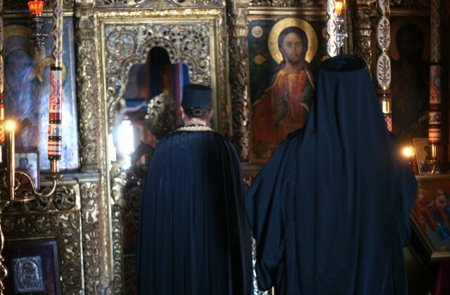 Φορολογούμενοι δύο ταχυτήτων :Αφορολόγητο 9.500 ευρώ για τους μοναχούς