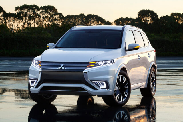 Πρώτη του Mitsubishi Outlander PHEV Concept-S στο Παρίσι