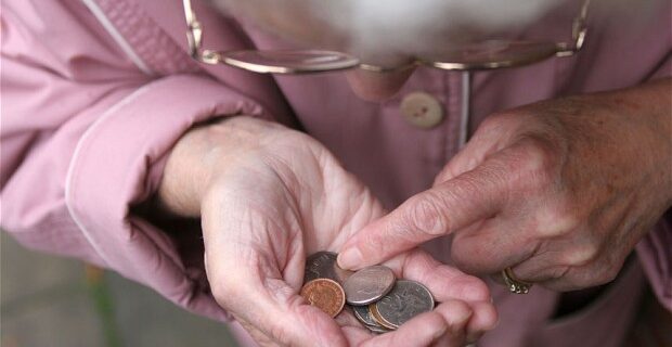 ΔΟΕ: Σχεδόν οι μισοί ηλικιωμένοι άνθρωποι στον κόσμο δεν παίρνουν σύνταξη