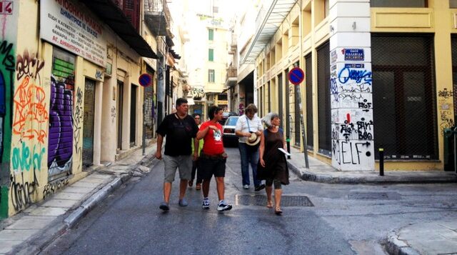 Θα τολμούσες ξενάγηση από άστεγο σε κακόφημους δρόμους; Εμείς το κάναμε