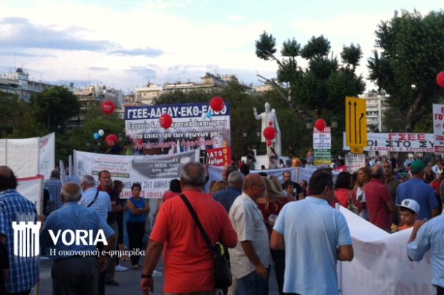 Σε εξέλιξη οι συγκεντρώσεις στη Θεσσαλονίκη στο περιθώριο της ΔΕΘ. Μικροένταση με αντιεξουσιαστές. Τα ΜΑΤ έκαναν περιορισμένη χρήση χημικών