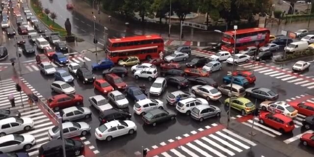 Βίντεο: Το απόλυτο χάος σε μποτιλιάρισμα στα Σκόπια