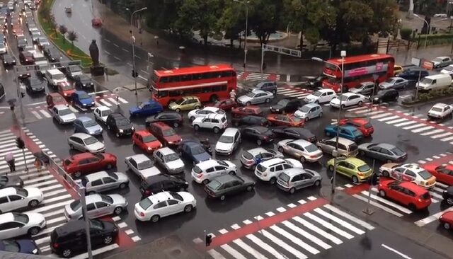 Βίντεο: Το απόλυτο χάος σε μποτιλιάρισμα στα Σκόπια