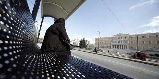 Έρευνα: Οι Έλληνες ξεροσταλιάζουμε στις στάσεις 39 λεπτά, περιμένοντας τα λεωφορεία