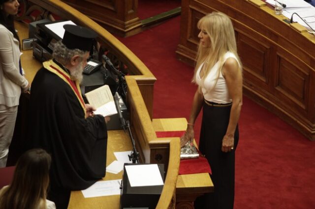 Σταυρινούδη: Θέλω να με κρίνουν για το έργο μου κι όχι από τις ενδυματολογικές επιλογές μου