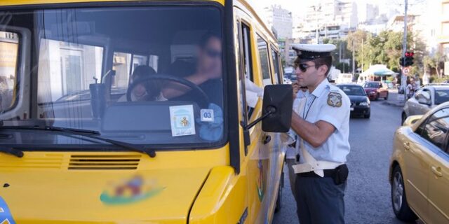 Παιδιά χωρίς ζώνες ασφαλείας, σε σχολικά λεωφορεία, που τρέχουν με φθαρμένα ελαστικά