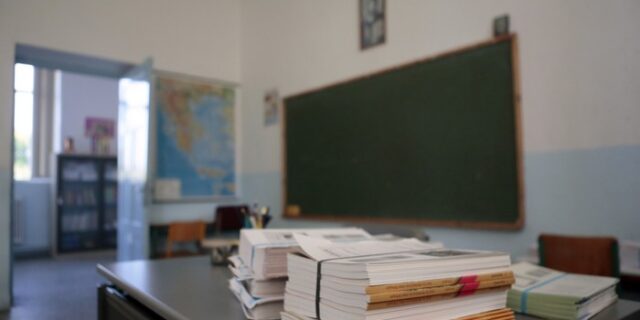 Στο ΣτΕ για τη μείωση των ωρών διδασκαλίας των θρησκευτικών