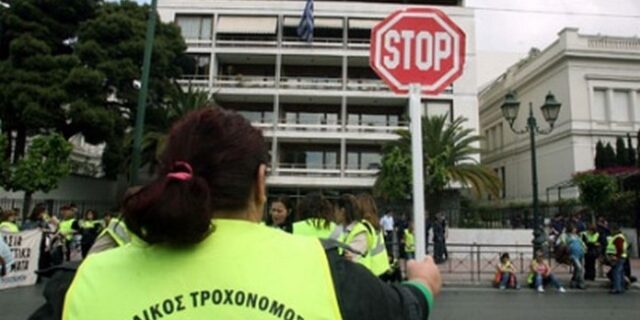 Πάτρα: Ανασφάλιστη σχολική τροχονόμος παρασύρθηκε από ΙΧ έξω από δημοτικό