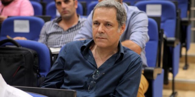 Θ. Τζήμερος για τις Καρυάτιδες: “Χοντροκομμένα αγάλματα νεοπλουτίστικης αντίληψης”